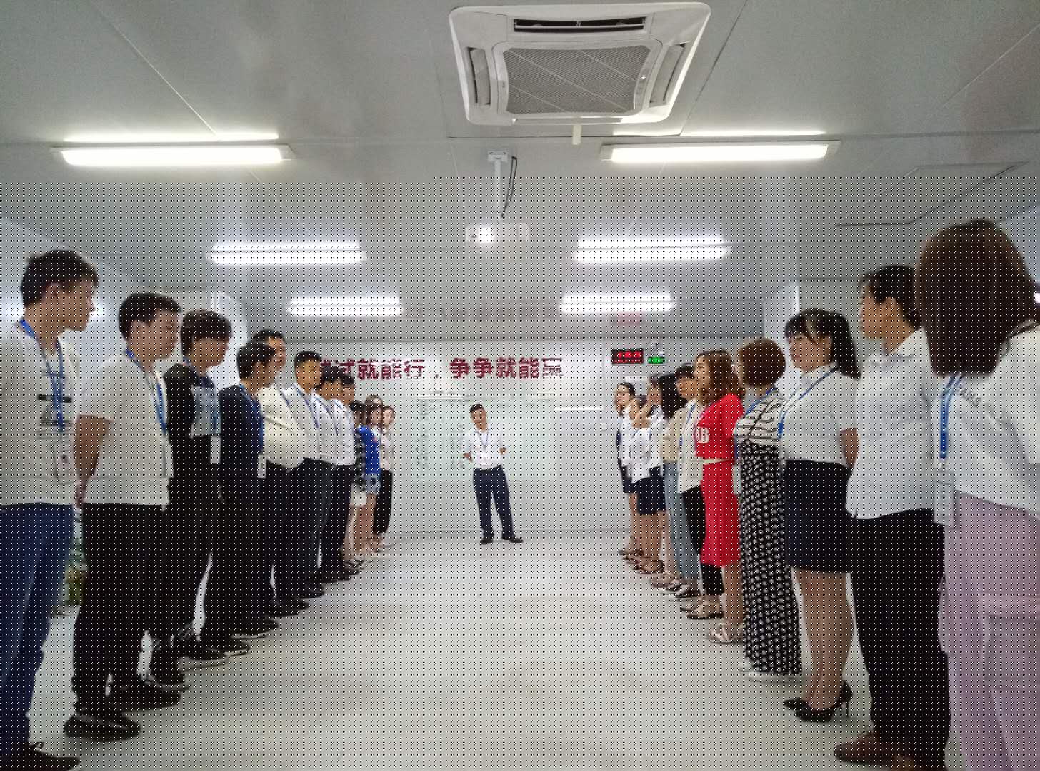 小銘打樣銷售、運營及一線員工團隊晨會